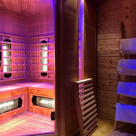44 George House - Pool, Jacuzzi, Sauna, View Holiday home Tilaj