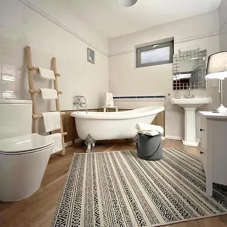 度假居 44 George House - Pool, Jacuzzi, Sauna, View