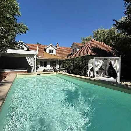 44 George House - Pool, Jacuzzi, Sauna, View 度假居 Tilaj